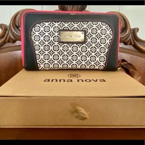 BRAND NEW Anna Nova Wristlet